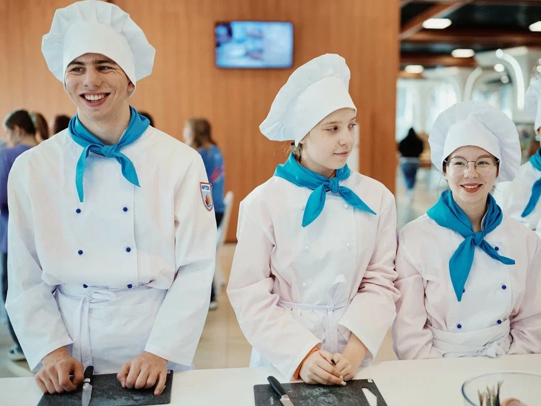 В День народного единства на финале «Большой перемены» в «Артеке» прошло гастрономическое представление «Кухни народов Росси